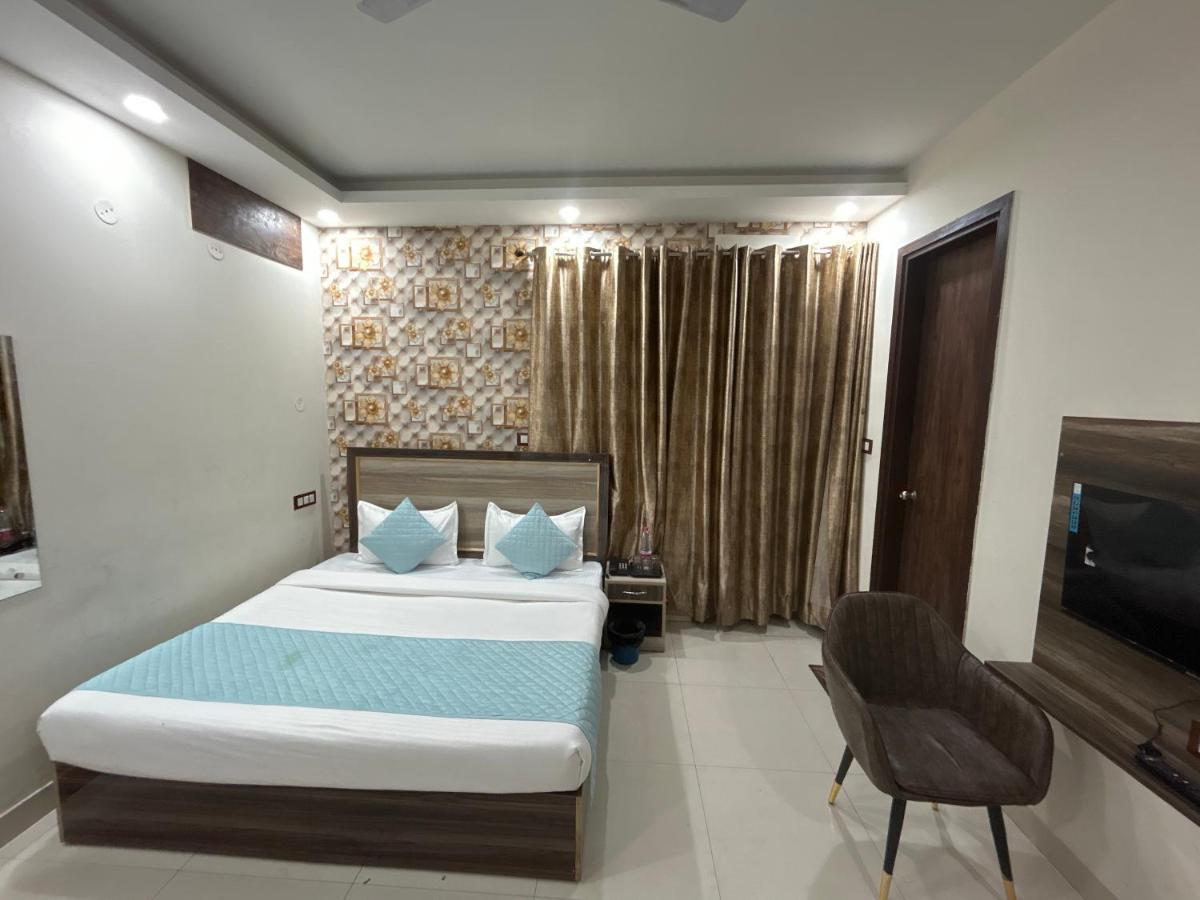 Red Velvet Suites At Delhi Airport New Delhi