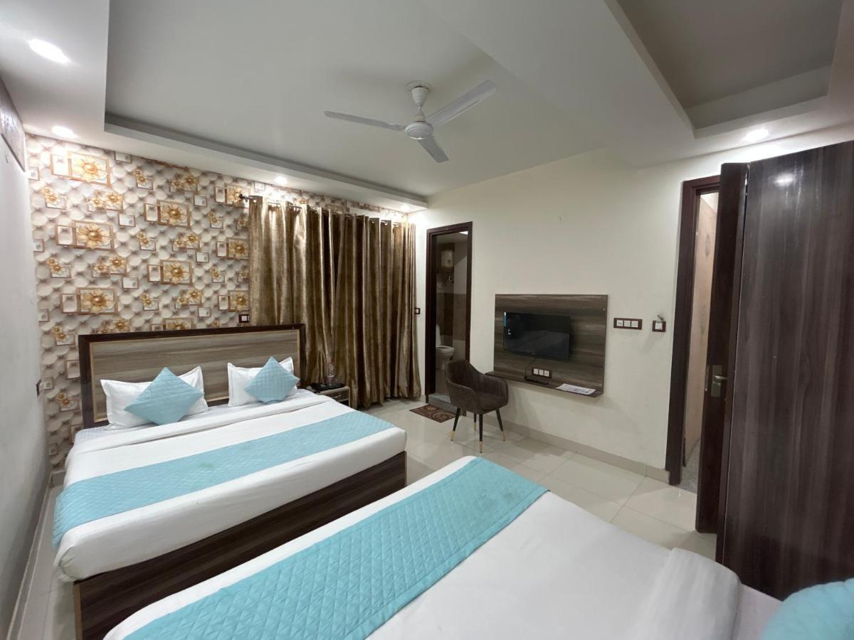Hotel Red Velvet Suites At Delhi Airport