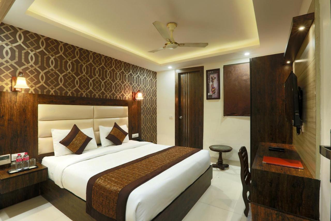 Red Velvet Suites At Delhi Airport * New Delhi