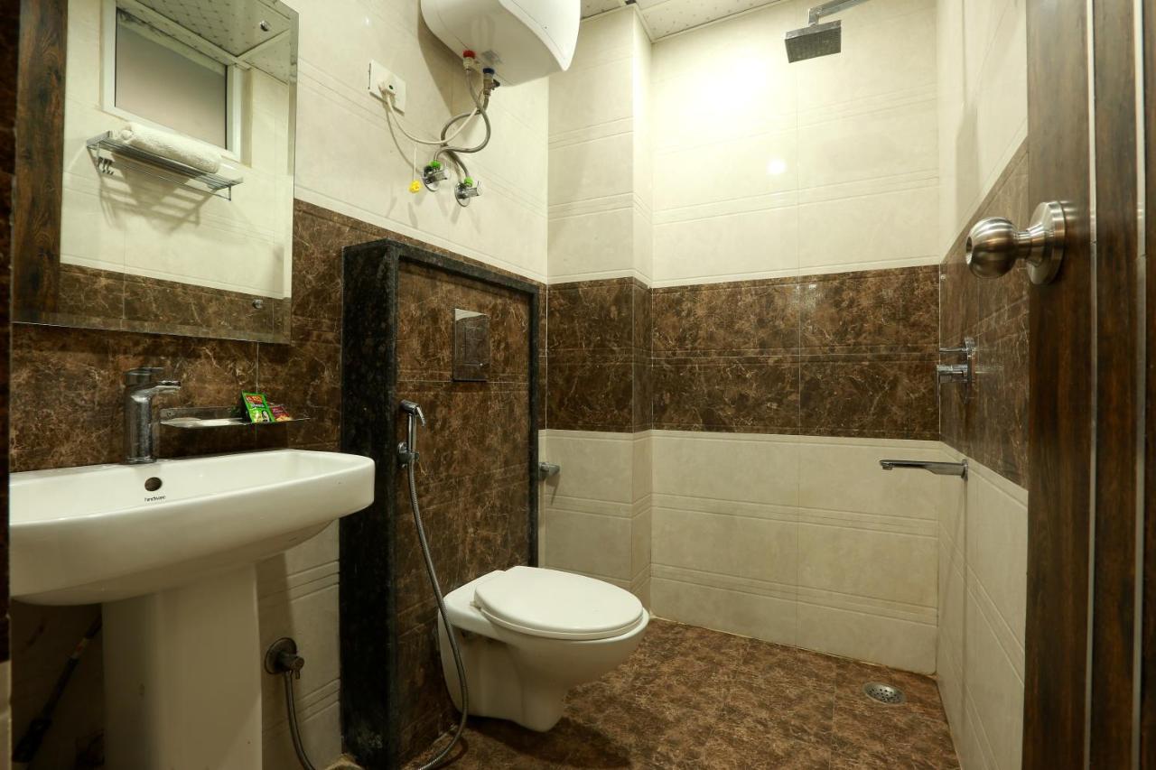 Red Velvet Suites At Delhi Airport